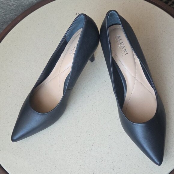 ❤️NWOT❤️Alfani Black Pointed Toe Heels - Picture 7 of 7